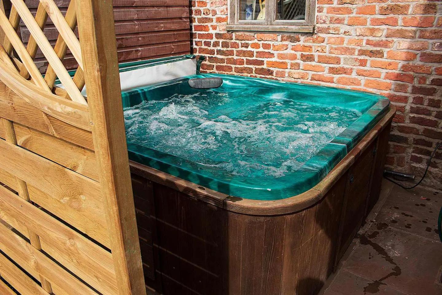 Вілла The Old Mill Barn With Hot Tub And Private Use Of Heated Pool Віррал Екстер'єр фото